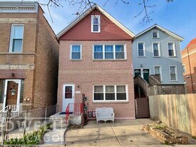 2614 W Huron St, Unit 2R in Chicago, IL - Building Photo