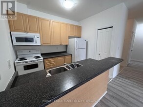 5 Sidney Ln in Bowmanville, ON - Building Photo - Building Photo