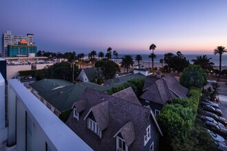 Chelsea Santa Monica in Santa Monica, CA - Foto de edificio - Building Photo