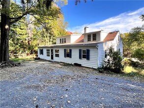 70 Angola Rd in Cornwall, NY - Foto de edificio - Building Photo