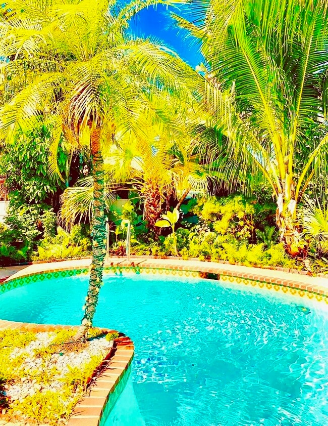 109 SW 8th St in Hallandale Beach, FL - Building Photo - Building Photo