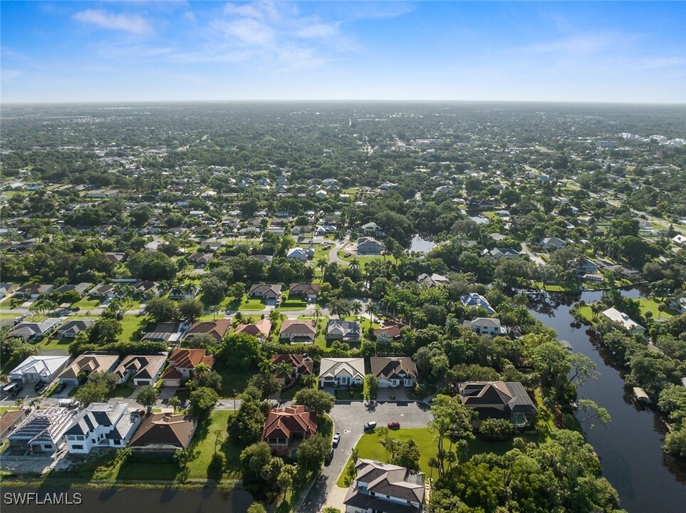 27085 Serrano Way in Bonita Springs, FL - Foto de edificio