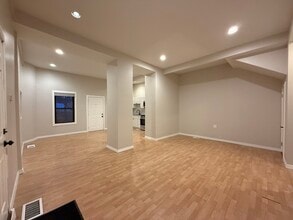 2121 N California Ave, Unit #1 in Chicago, IL - Building Photo - Building Photo