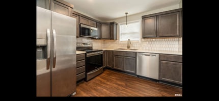 1301 S Holland St in Marion, IL - Foto de edificio - Building Photo