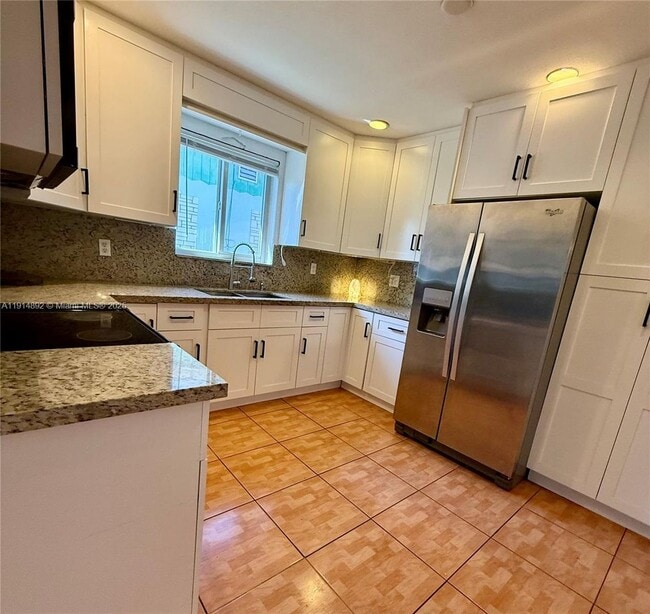 7340 Allen Dr in Hollywood, FL - Building Photo - Building Photo