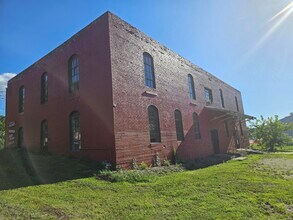 1303 W College St in Springfield, MO - Building Photo - Building Photo