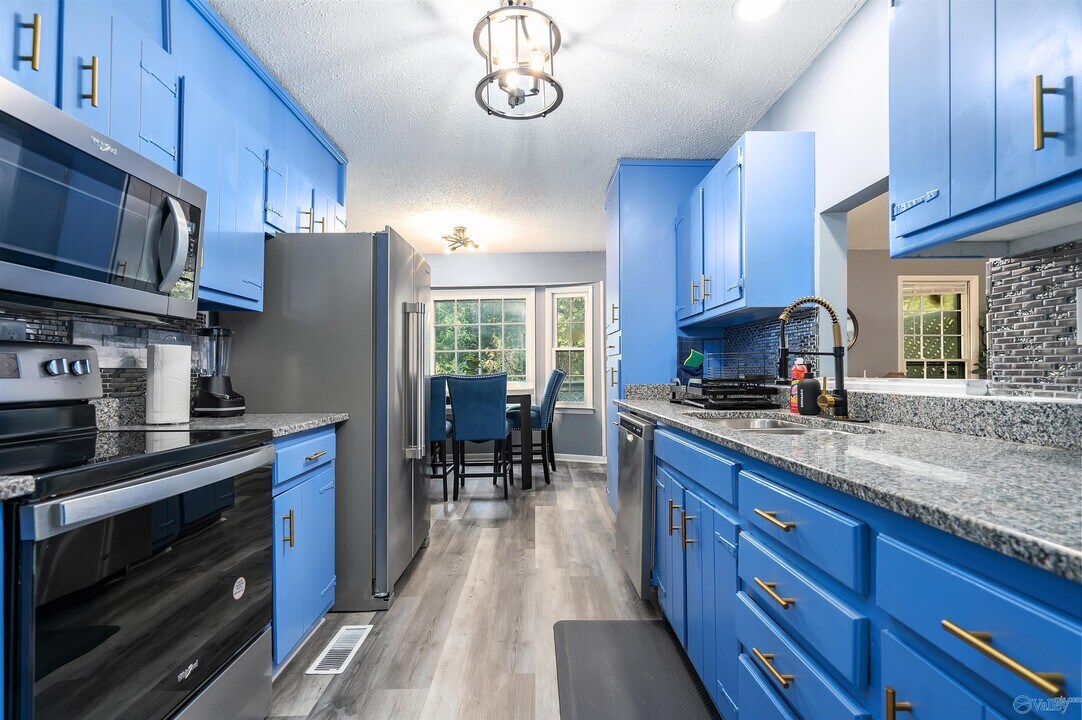 13115 Chaney Thompson Rd SE in Huntsville, AL - Building Photo