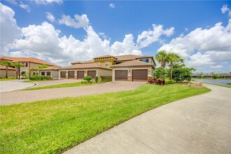 9403 Pocida Ct in Naples, FL - Foto de edificio - Building Photo