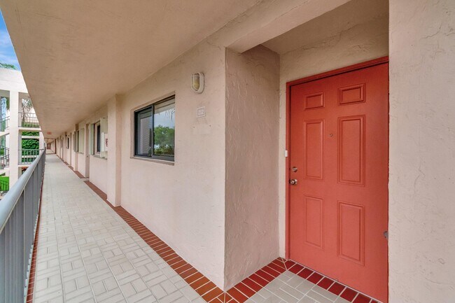 15075 Witney Rd in Delray Beach, FL - Building Photo - Building Photo