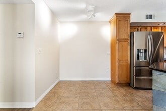 5773 Gatlin Ave in Orlando, FL - Building Photo - Building Photo