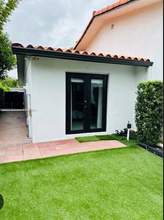 12721 SW 75th St in Miami, FL - Foto de edificio