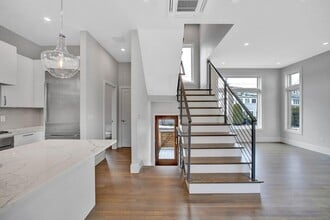 297 Concord Ave, Unit 1 in Cambridge, MA - Building Photo - Building Photo