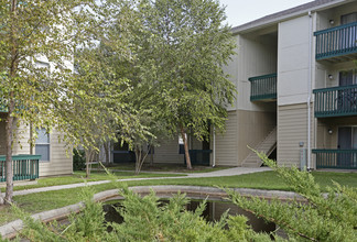 Willowbrook Apartments in New Orleans, LA - Building Photo - Building Photo