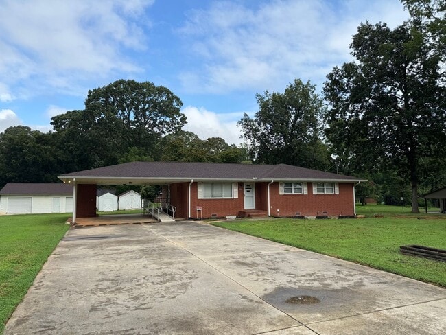 1227 Dogwood Ln in Salisbury, NC - Building Photo - Building Photo