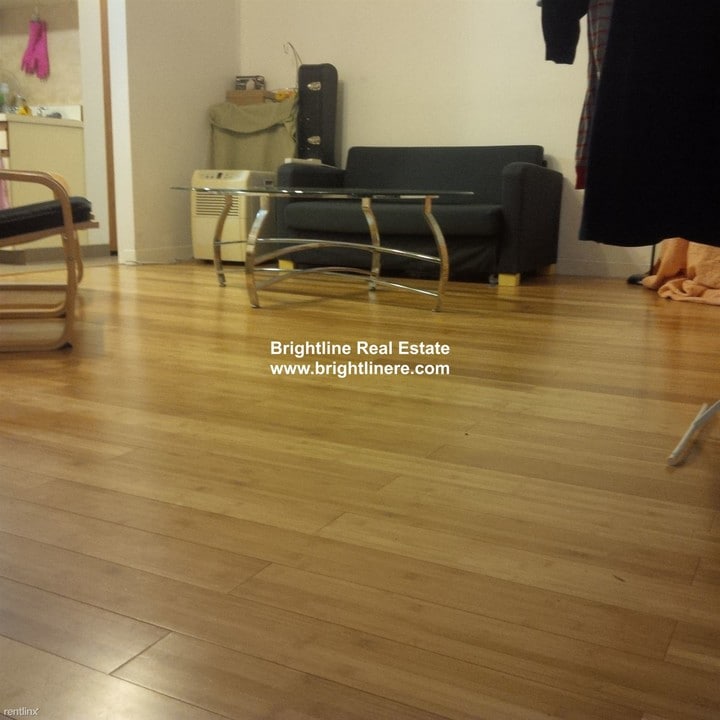 21 Kinross Rd-Unit -Apt 1 in Boston, MA - Building Photo