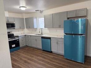 423 N Lane St in Anchorage, AK - Foto de edificio - Building Photo