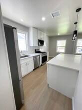 22028 Dumetz Rd in Woodland Hills, CA - Building Photo - Building Photo