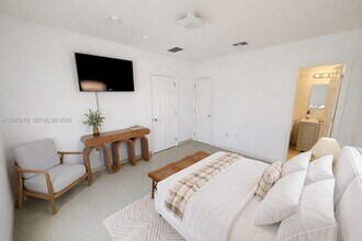 2157 NW 28th St in Miami, FL - Building Photo - Building Photo