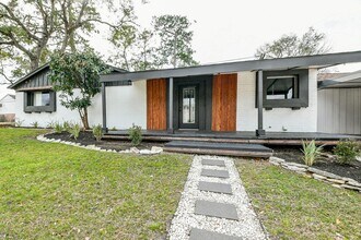 6002 Greenmont Dr in Houston, TX - Foto de edificio - Building Photo