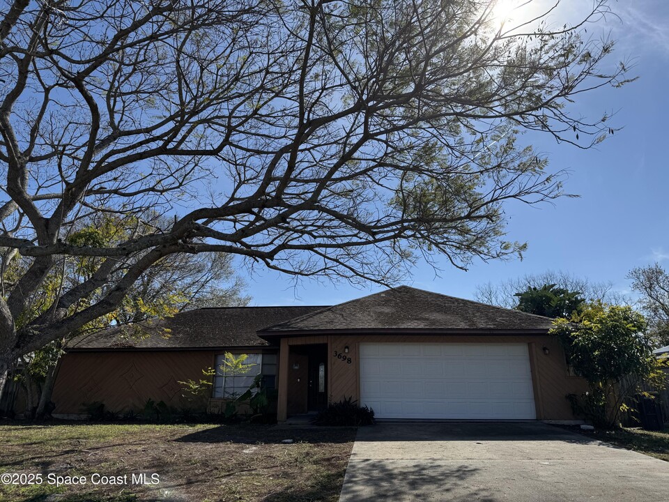 3698 Jupiter Blvd SE in Palm Bay, FL - Building Photo