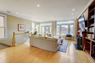 1014 W Montana St in Chicago, IL - Building Photo - Building Photo