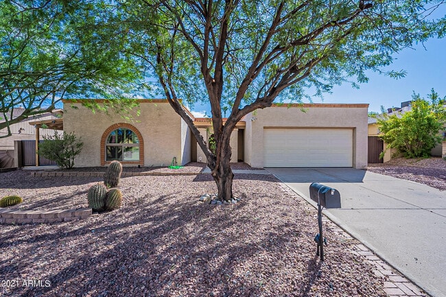 4353 E Pearce Rd in Phoenix, AZ - Building Photo - Building Photo
