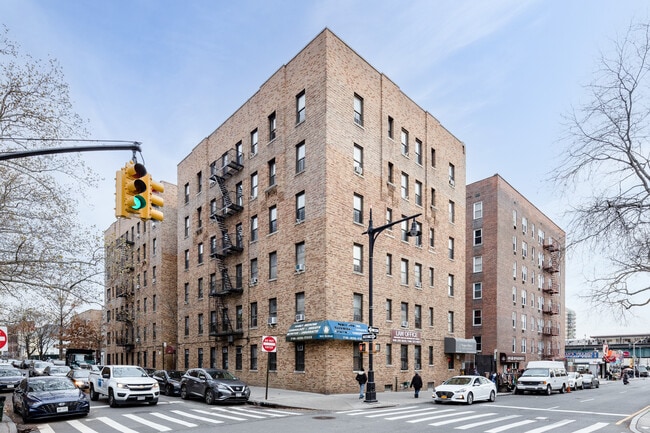 1922 McGraw Ave in Bronx, NY - Foto de edificio - Building Photo