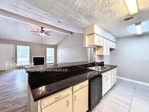 203 Woodvale Dr in League City, TX - Building Photo - Building Photo