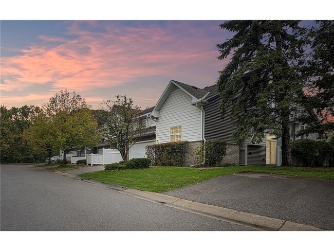 8349 Kimball Dr in Eden Prairie, MN - Building Photo - Building Photo
