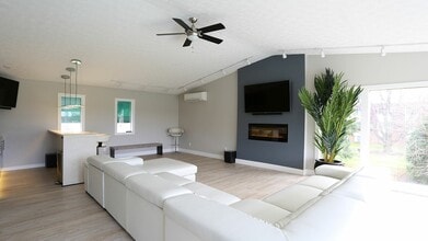 Center Court Apartments in Columbus, OH - Building Photo - Building Photo
