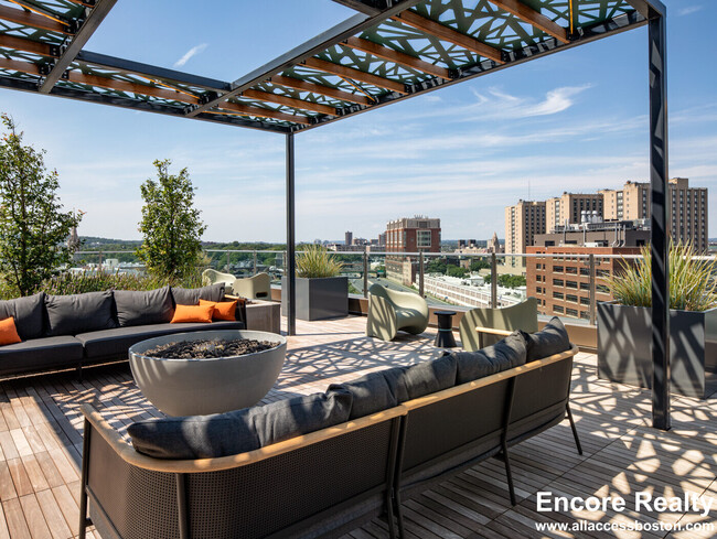 771 Beacon St in Boston, MA - Foto de edificio - Building Photo