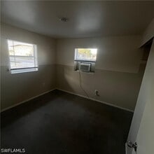 2301 Cranford Ave in Ft. Myers, FL - Building Photo - Building Photo