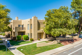 Por Of Santa Fe Square Townhomes in Chandler, AZ - Building Photo - Primary Photo