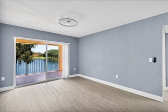 1610 N 42ND Cir, Unit 206 in Vero Beach, FL - Building Photo - Building Photo
