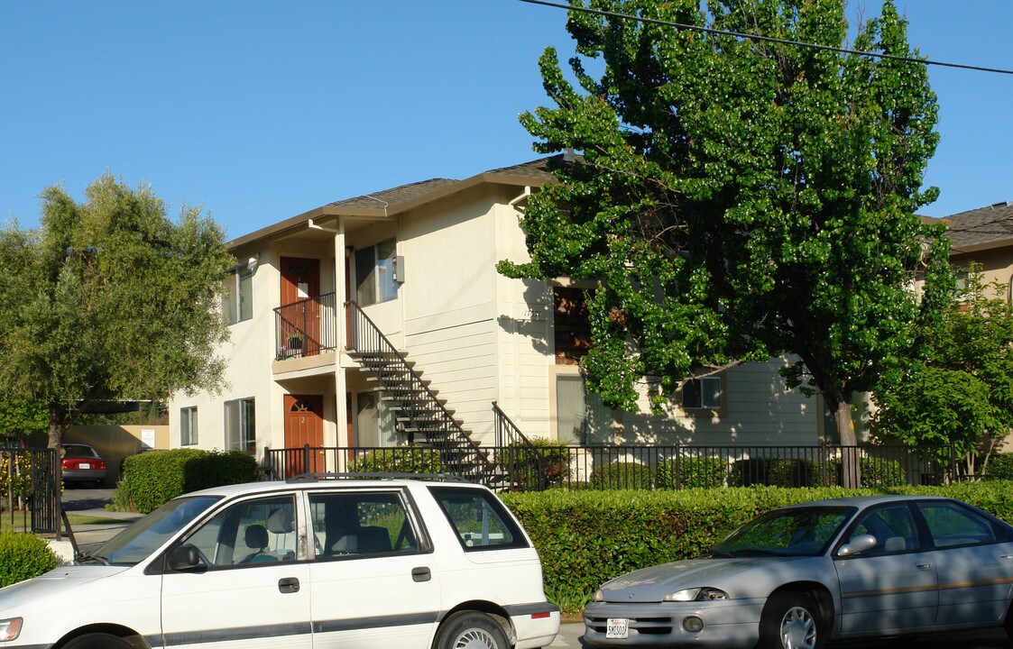 Crest Avenue Apartments in Morgan Hill, CA - Building Photo