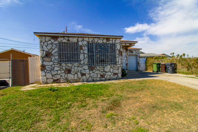 1911 N Slater Ave in Compton, CA - Building Photo - Building Photo