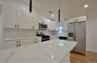 219-42 112th Rd in Queens, NY - Building Photo - Building Photo