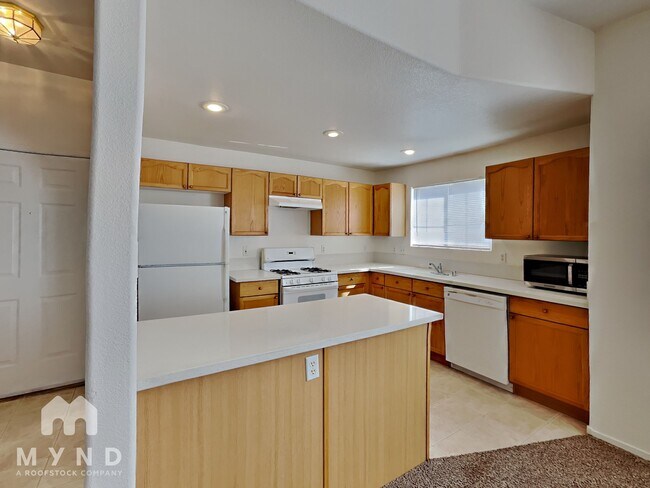 10553 Pine Glen Ave in Las Vegas, NV - Building Photo - Building Photo