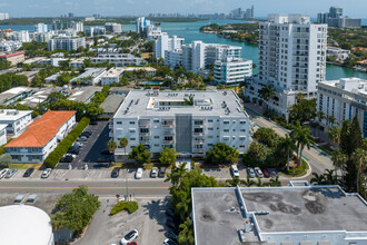 Island Place at Bay Harbor in Bay Harbor Islands, FL - Building Photo - Building Photo