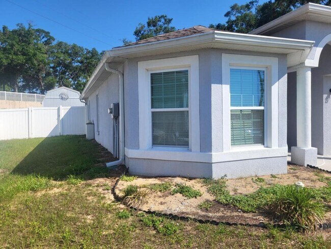 37146 Highland Bluff Cir in Dade City, FL - Building Photo - Building Photo