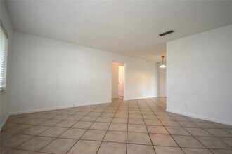 960 NW 49th St in Pompano Beach, FL - Building Photo - Building Photo