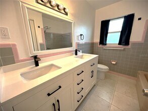 2275 Hawthorne St in Sarasota, FL - Building Photo - Building Photo