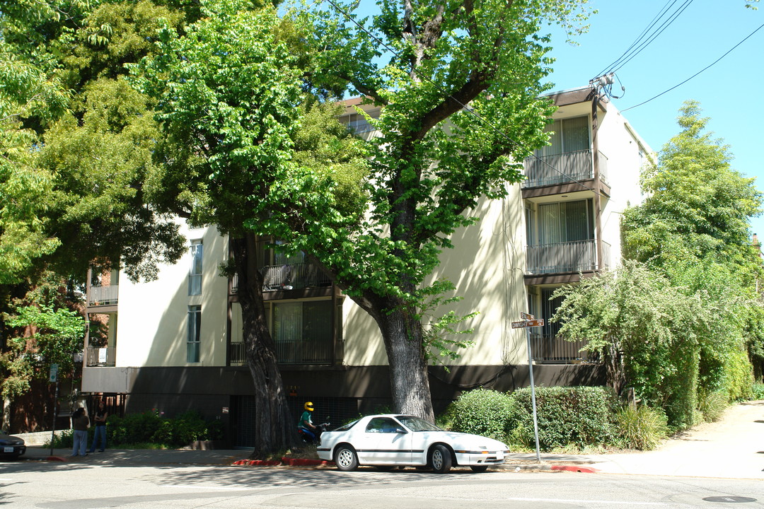 2715 Dwight Way in Berkeley, CA - Foto de edificio