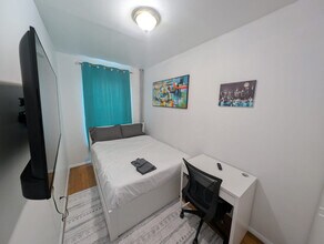 320 E 96th St in New York, NY - Building Photo - Building Photo