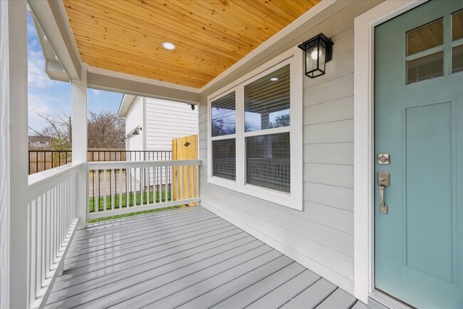 903 E 37th St in Houston, TX - Building Photo - Building Photo