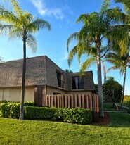 4204 Waterview Cir in Palm Springs, FL - Building Photo