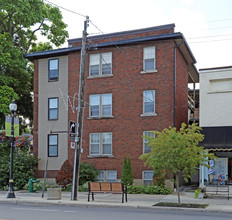 University Court Apartments in Hamilton, ON - Building Photo - Building Photo