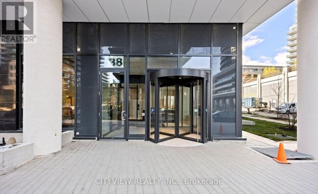 38 Annie Craig Dr in Toronto, ON - Building Photo - Building Photo