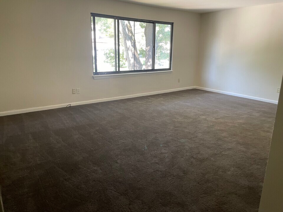 44 Alsada Dr in Worcester, MA - Building Photo