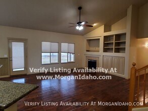 2330 W Trestle Dr in Meridian, ID - Building Photo - Building Photo
